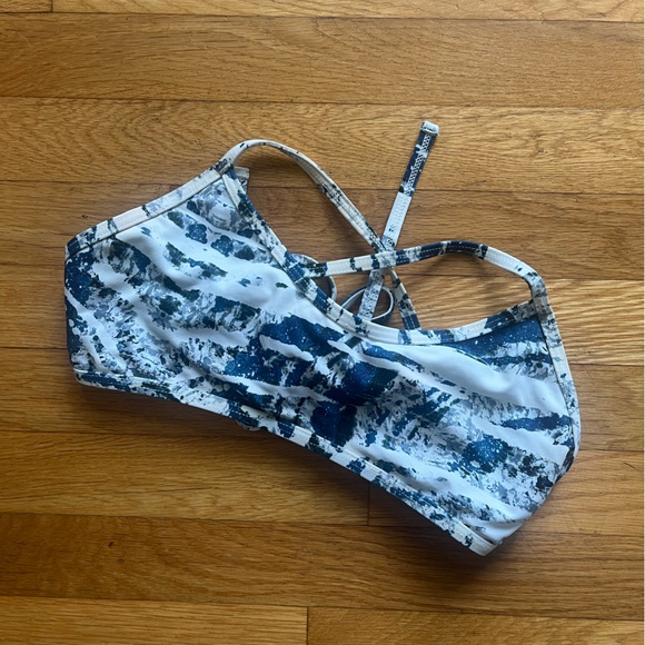 Jolyn Clothing Other - JOLYN Grayson Top, in Blizzard print